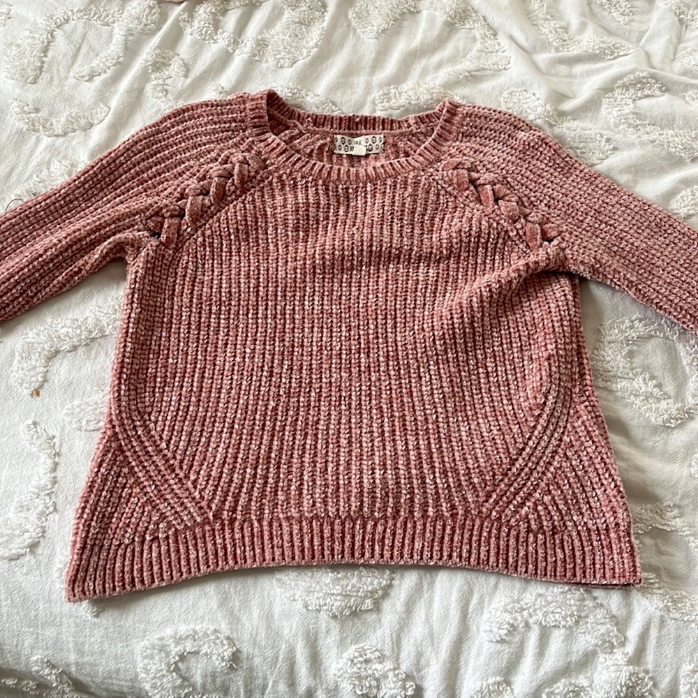 I am selling this cute Pink Republic sweater. It is in brand new conditions.